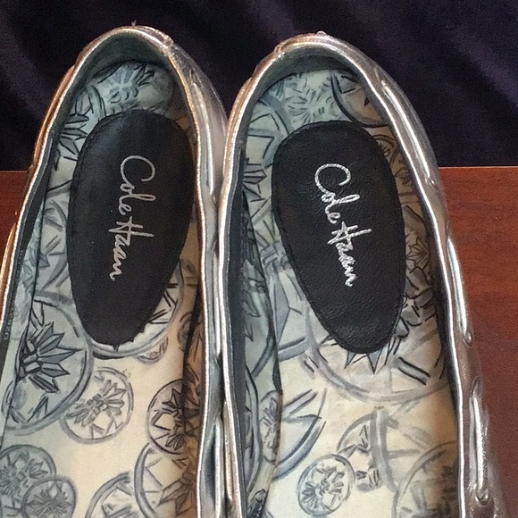 Cole Haan 💎 silver metallic tassel flats - Picture 4 of 10